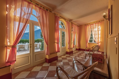 Villa Dia, Lakeside Luxury Retreat 8 Villas in Italy