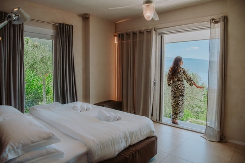 Villa Donita - Lakeside villa with pool 17 Villas in Italy