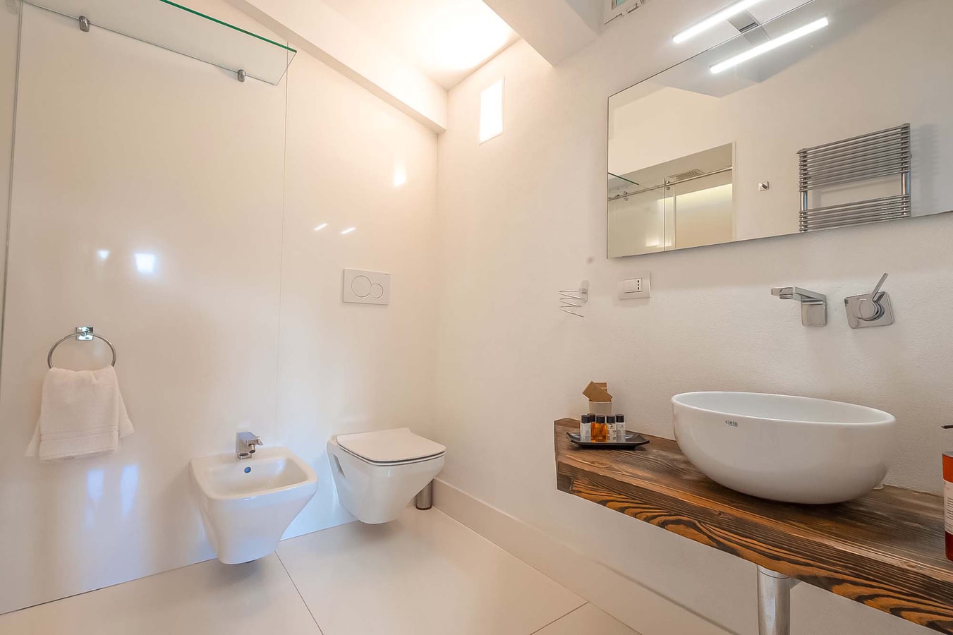 Alonza Estate - Large Countryside Estate 43 Villas in Italy