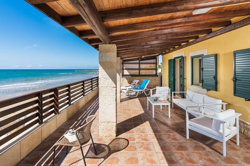 Villa Sorella - Seafront villa near the beach 0 Italian Breaks