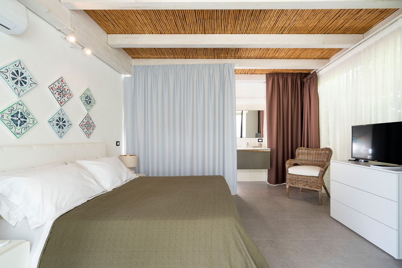 Villa Saveria (6 Guests) - Seafront with jacuzzi 22 Italian Breaks