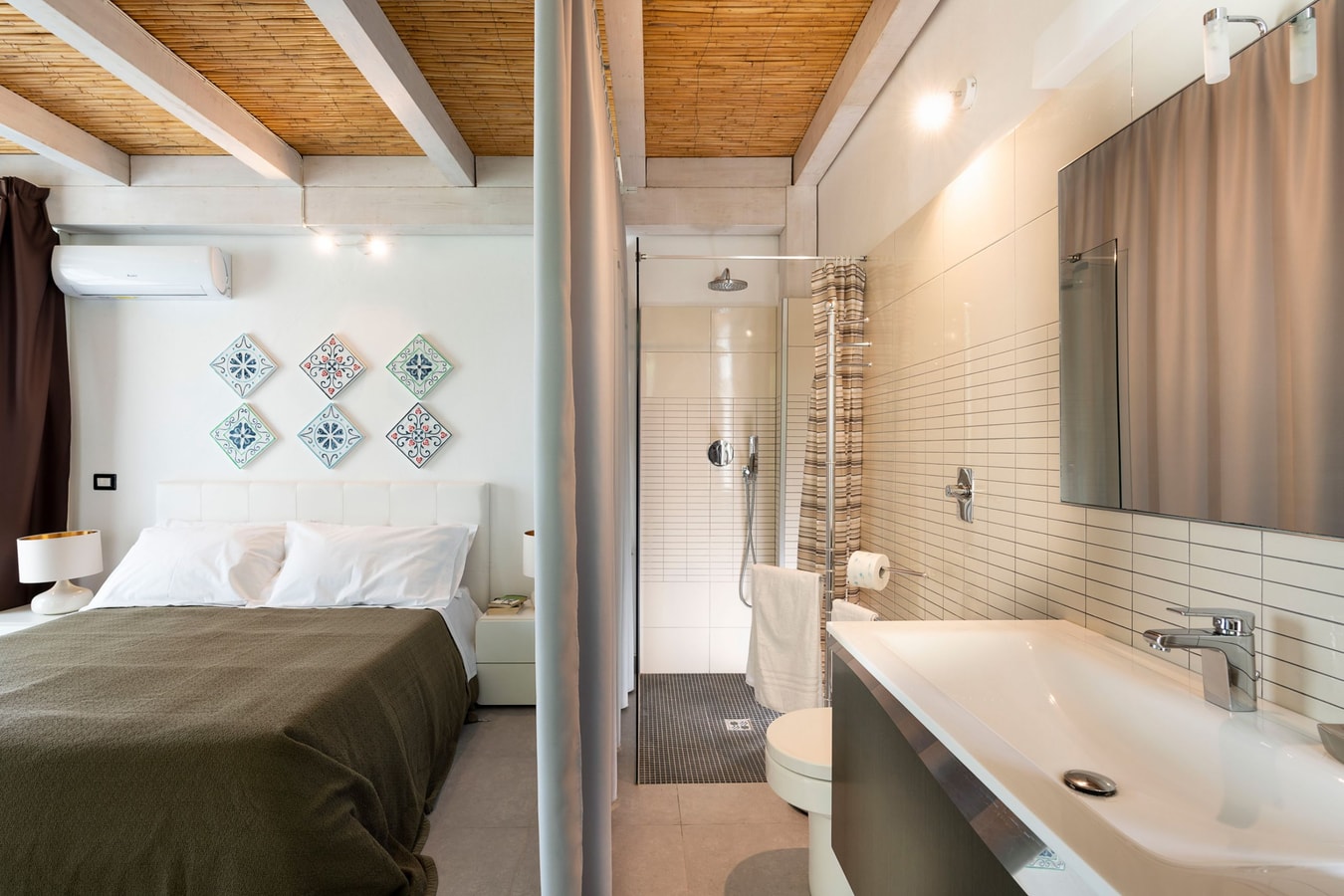 Villa Saveria (6 Guests) - Seafront with jacuzzi 24 Italian Breaks