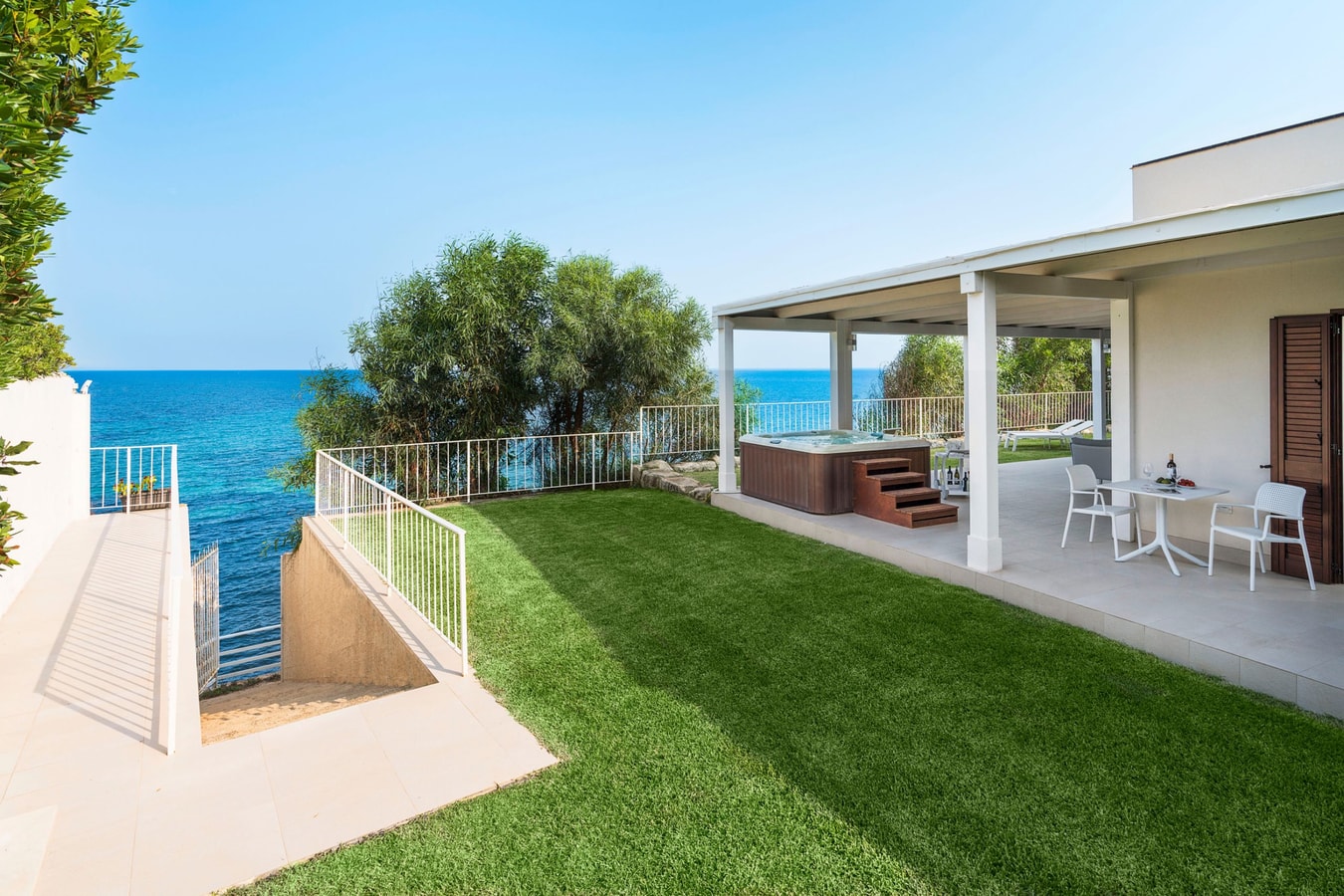 Villa Saveria (6 Guests) - Seafront with jacuzzi 27 Italian Breaks