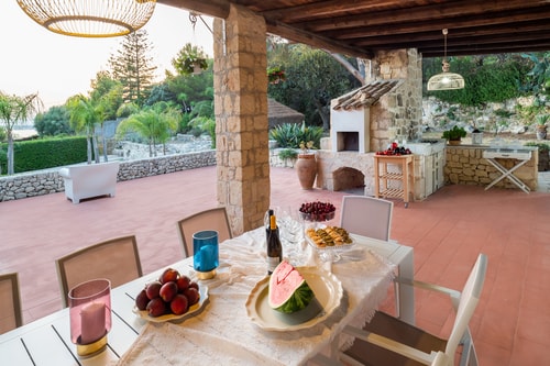 Villa Rossana (10 Guests) near Syracuse 2 Italian Breaks