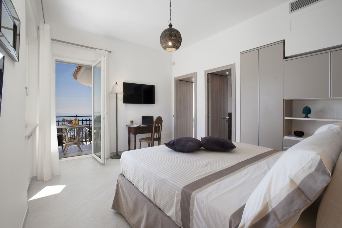 Villa Nicola with sea views 22 Italian Breaks