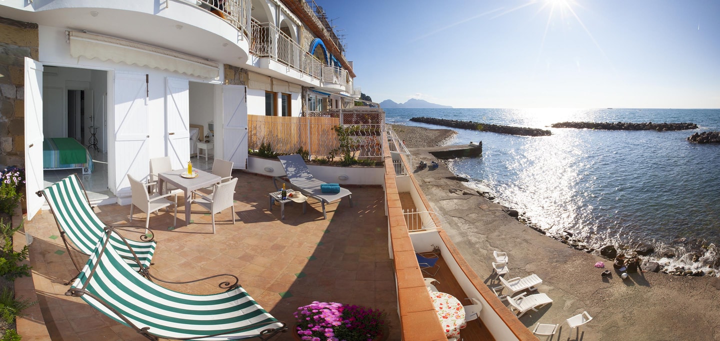 Villa Mia - Sea front private villa close to town 34 Italian Breaks