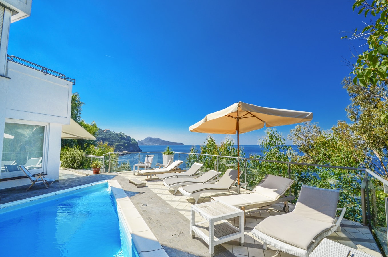 Villa Martina - Private villa near sea and town Italian Breaks