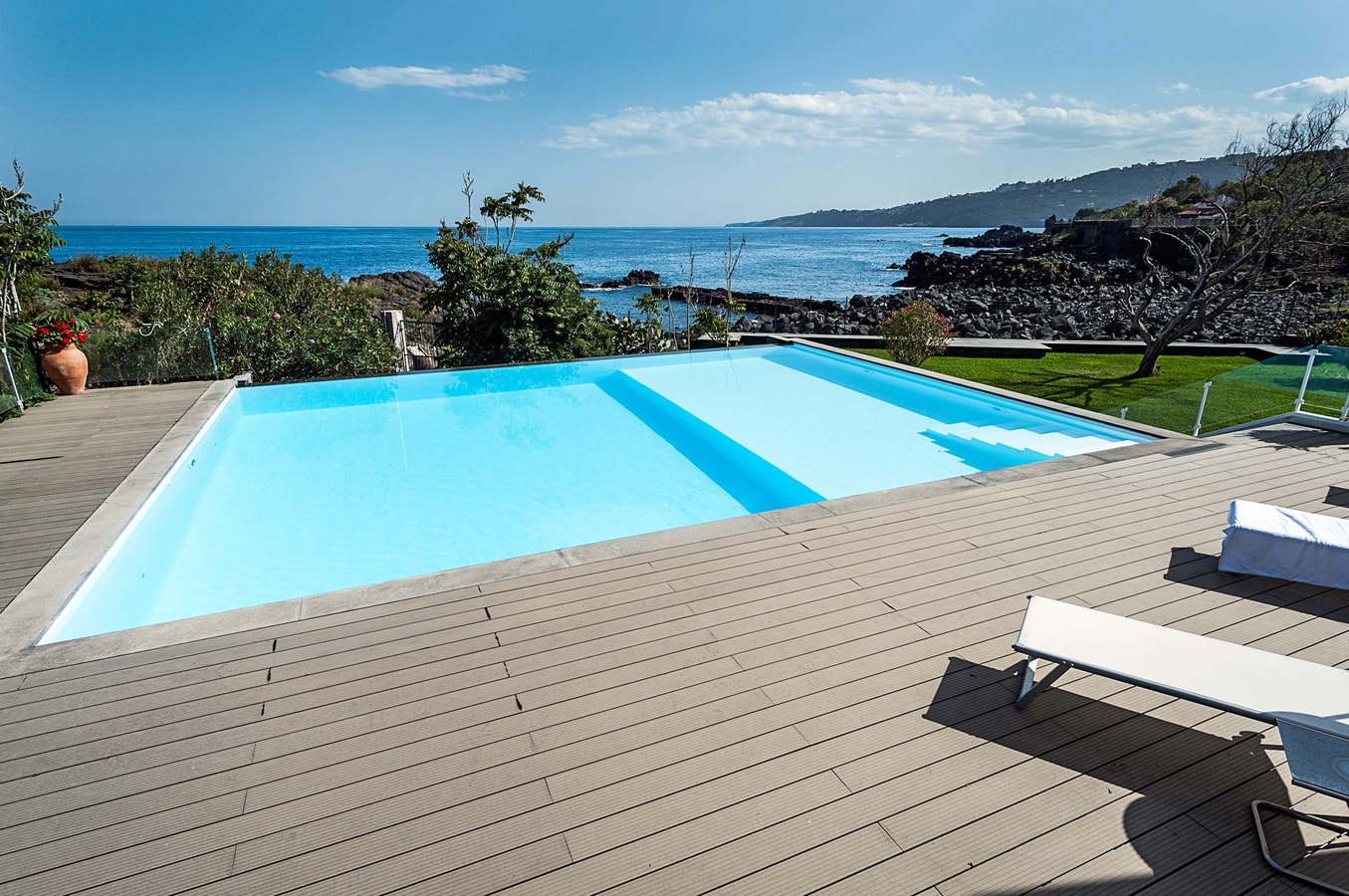 Villa Anemone (Iris) - sea front apartment 1 Italian Breaks