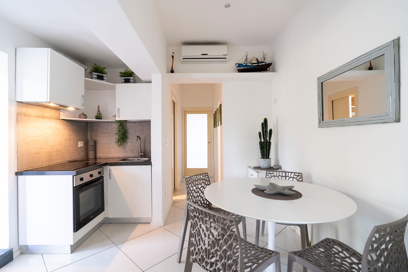 Villa Anemone (Iris) - sea front apartment 5 Italian Breaks