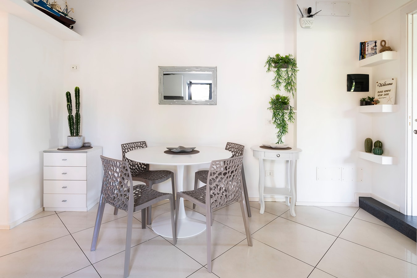 Villa Anemone (Iris) - sea front apartment 6 Italian Breaks