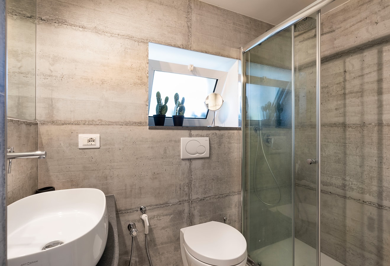 Villa Anemone (Iris) - sea front apartment 17 Italian Breaks