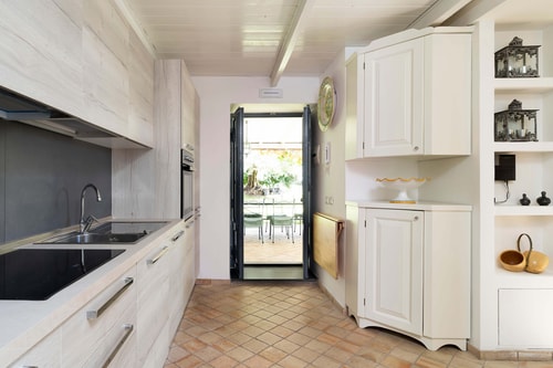 Villa Anemone (Razza) sea front apartment 6 Italian Breaks