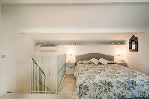 Villa Anemone (Razza) sea front apartment 17 Italian Breaks