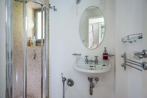 Villa Anemone (Razza) sea front apartment 23 Italian Breaks