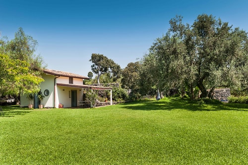 Villa Anemone (Razza) sea front apartment 30 Italian Breaks