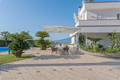 Villa Batista with swimming pool and sea views 7 Italian Breaks