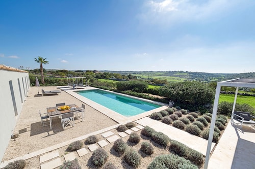Villa Campana - Modern villa with pool 1 Italian Breaks
