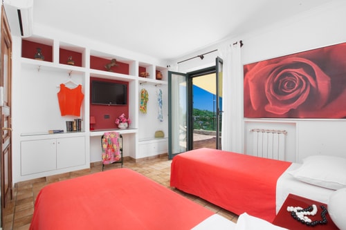 Villa Carina with sea views 12 Italian Breaks