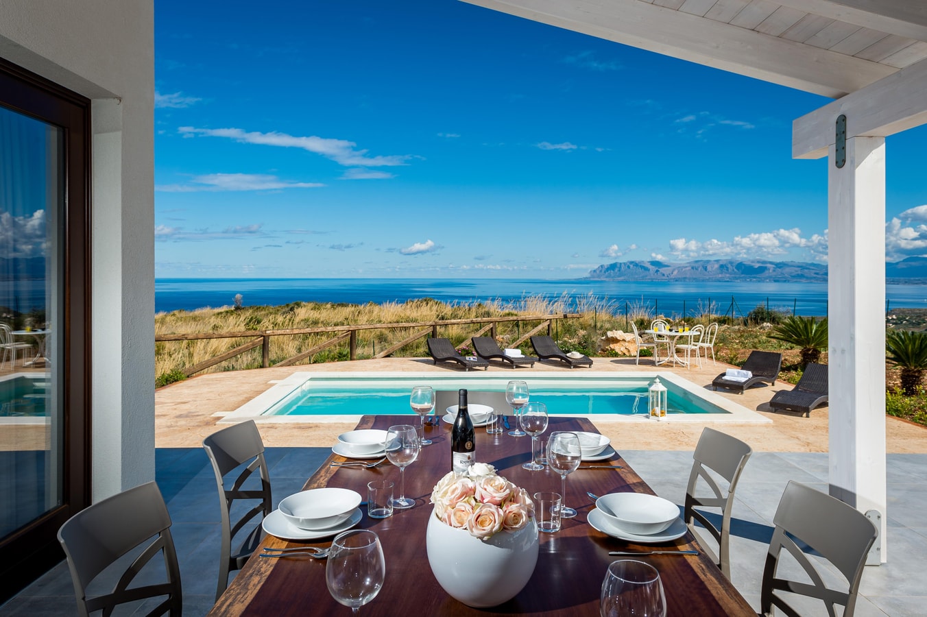 Villa Del Golfo - villa with pool and sea views Italian Breaks
