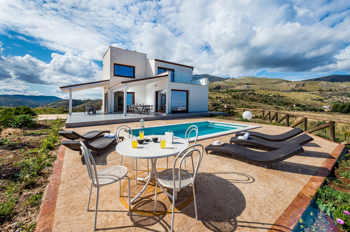 Villa Del Golfo - villa with pool and sea views 1 Italian Breaks