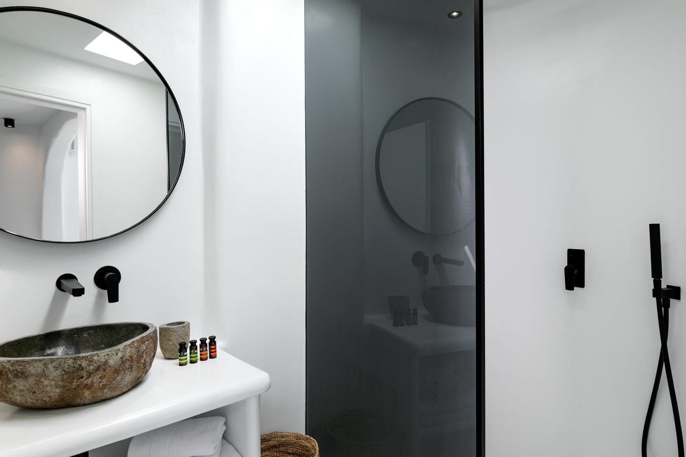 Luxury modern villa with swimming pool and private beach path in Mykonos 12 My Villa Breaks