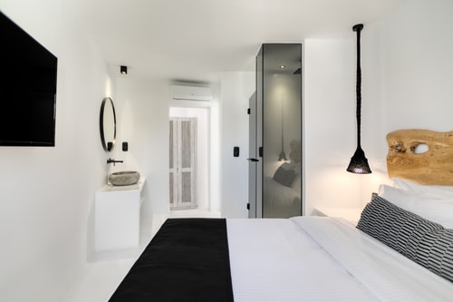 Luxury modern villa with swimming pool and private beach path in Mykonos 18 My Villa Breaks