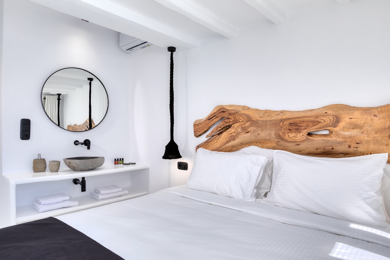 Luxury modern villa with swimming pool and private beach path in Mykonos 25 My Villa Breaks