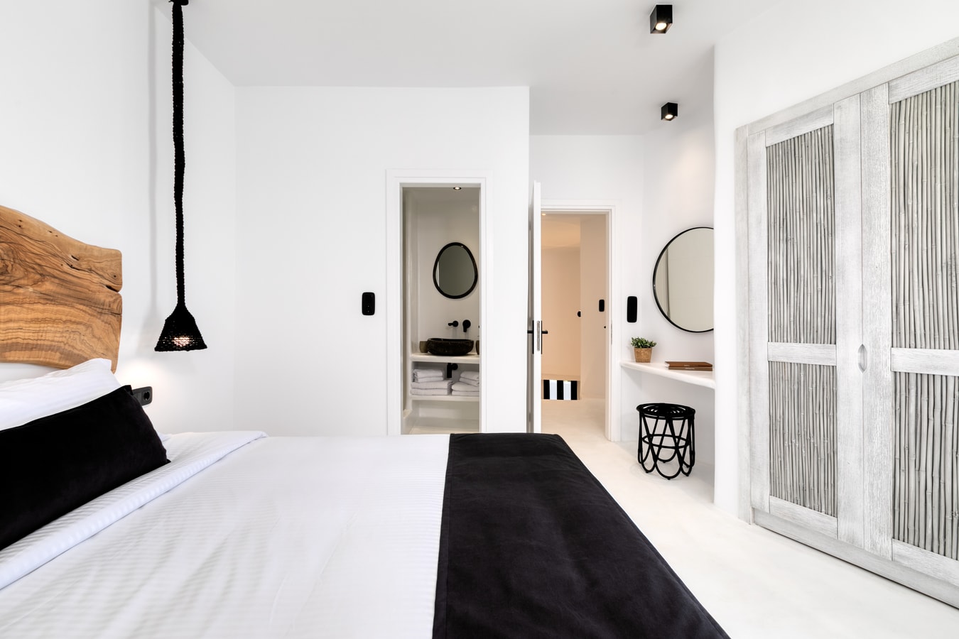 Luxury modern villa with swimming pool and private beach path in Mykonos 30 My Villa Breaks