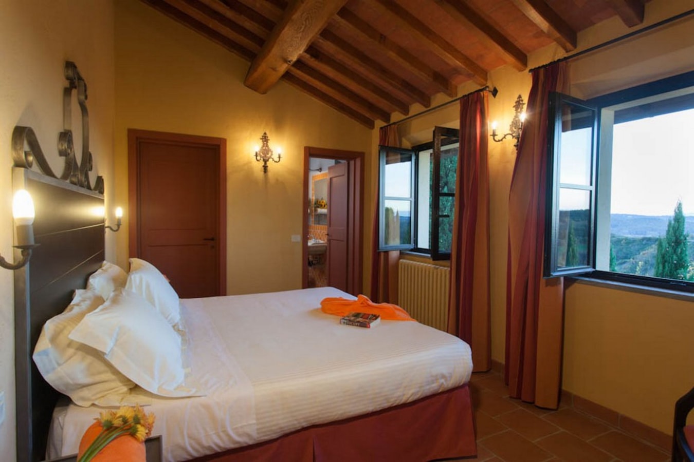 Villa Volta - Tuscan villa with private swimming pool 24 Italian Breaks