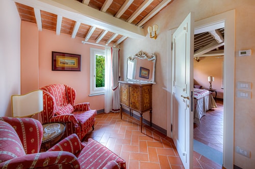 Country villa with a private swimming pool in Tuscany 10 Italian Breaks