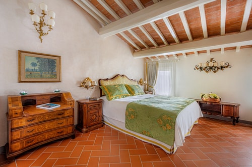 Country villa with a private swimming pool in Tuscany 16 Italian Breaks