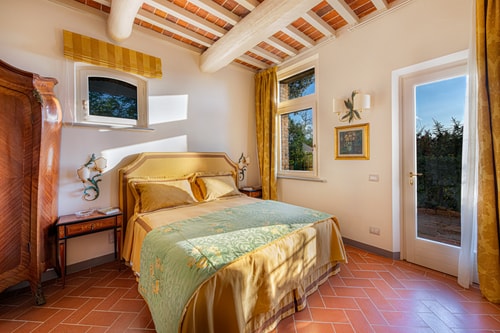Country villa with a private swimming pool in Tuscany 17 Italian Breaks