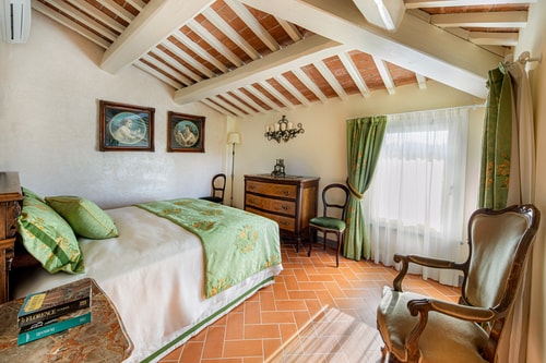 Country villa with a private swimming pool in Tuscany 18 Italian Breaks