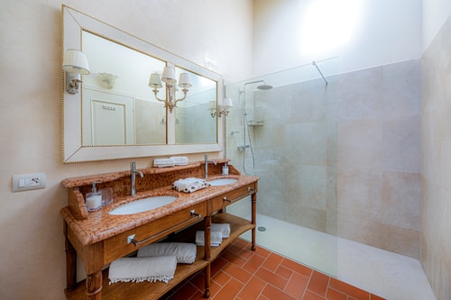 Country villa with a private swimming pool in Tuscany 14 Italian Breaks