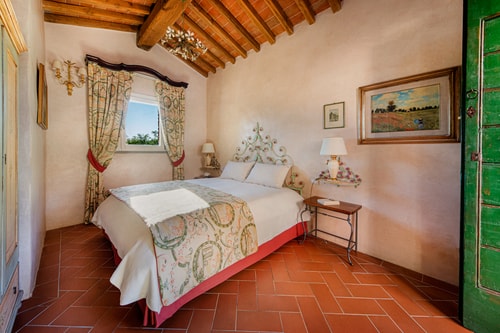 Country villa with a private swimming pool in Tuscany 15 Italian Breaks