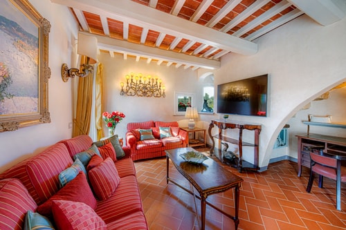 Country villa with a private swimming pool in Tuscany 6 Italian Breaks