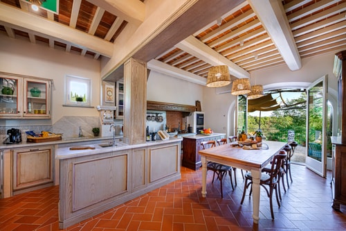 Country villa with a private swimming pool in Tuscany 8 Italian Breaks