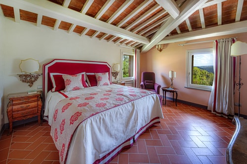 Country villa with a private swimming pool in Tuscany 10 Italian Breaks
