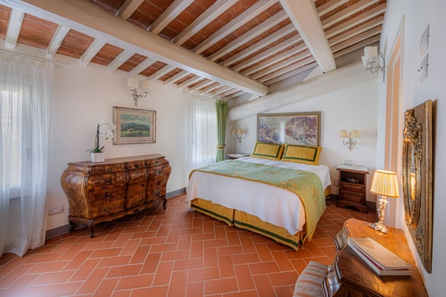 Country villa with a private swimming pool in Tuscany 23 Italian Breaks