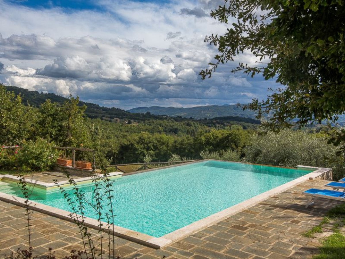 Villa Valentino - Villa with pool and stunning views 1 Italian Breaks