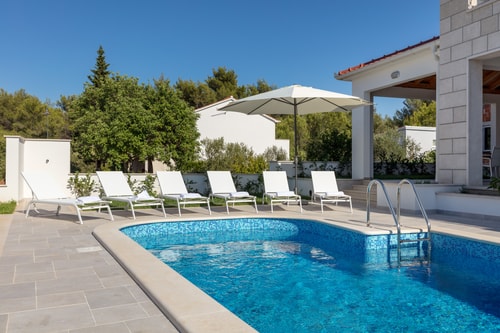 Villa Urma - Coastal villa with pool on Brac Island 26 My Villa Breaks