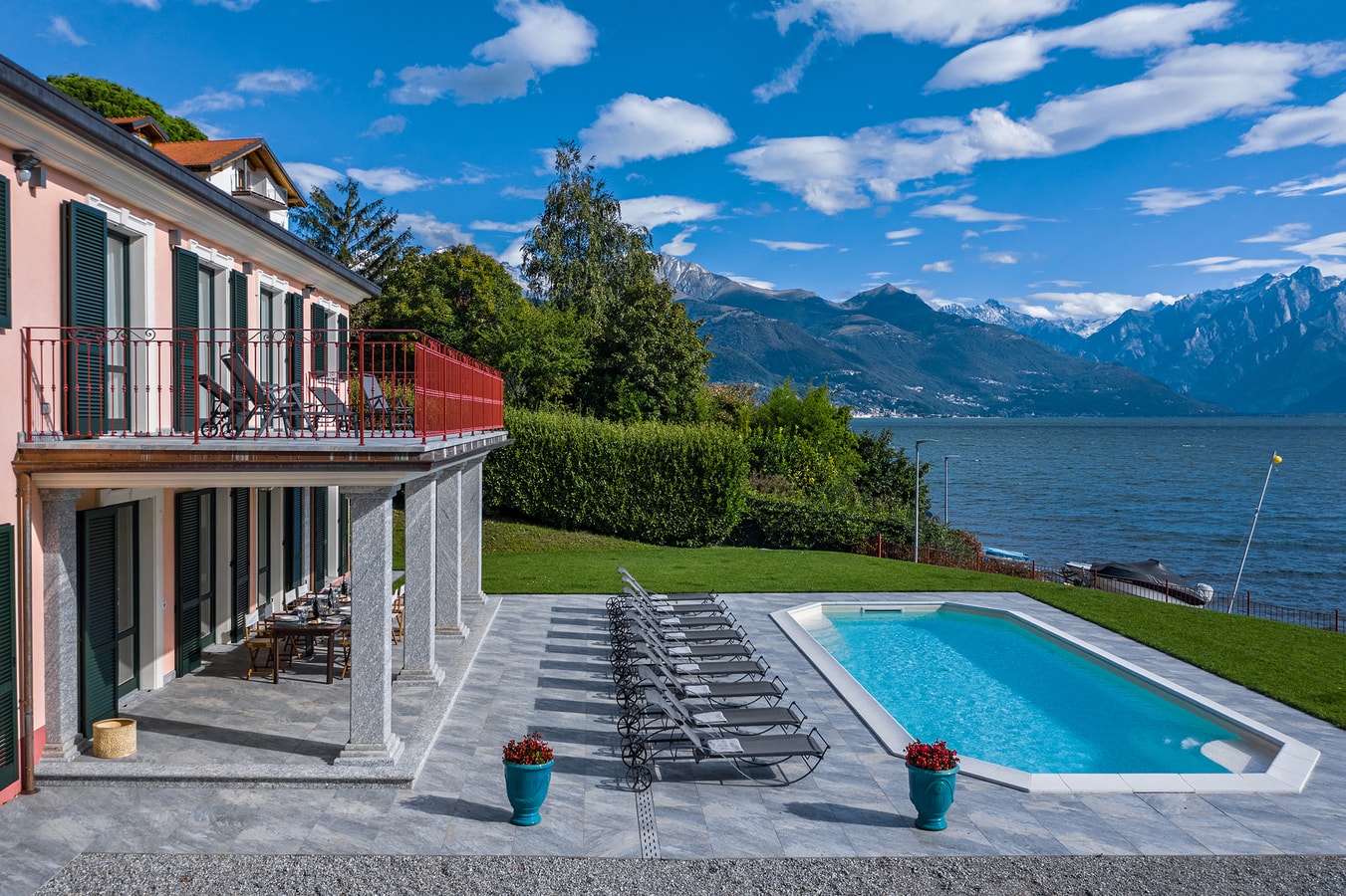 Villa Senagra - Private lake front villa with heated pool 1 Italian Breaks