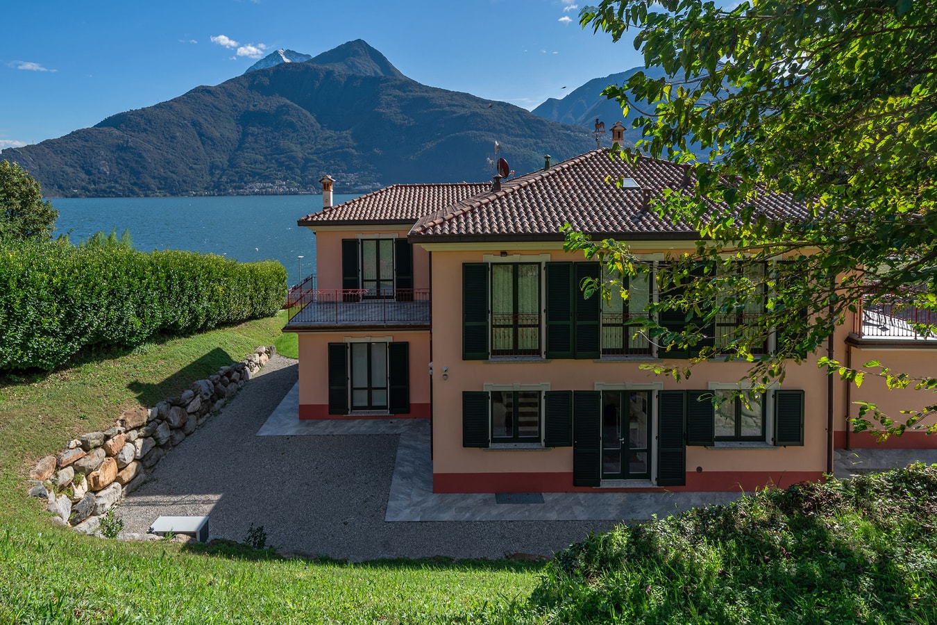 Villa Senagra - Private lake front villa with heated pool 46 Italian Breaks