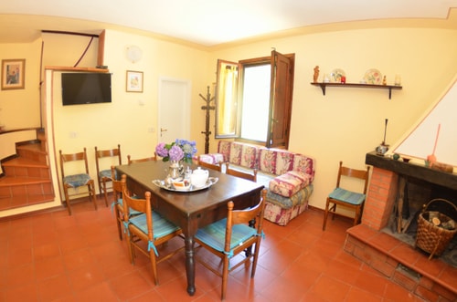 Villa Pontedera - Countryside cottage with private pool 6 Italian Breaks