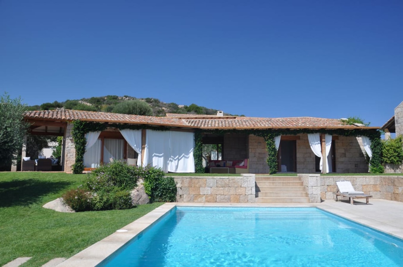Private villa with swimming pool in Sardinia Italian Breaks