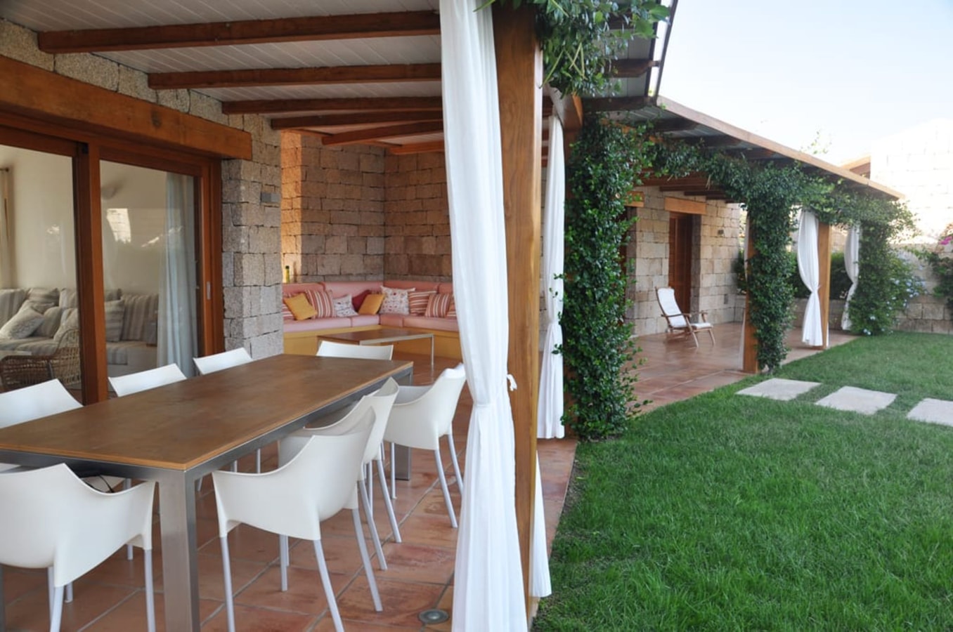 Private villa with swimming pool in Sardinia 24 Italian Breaks