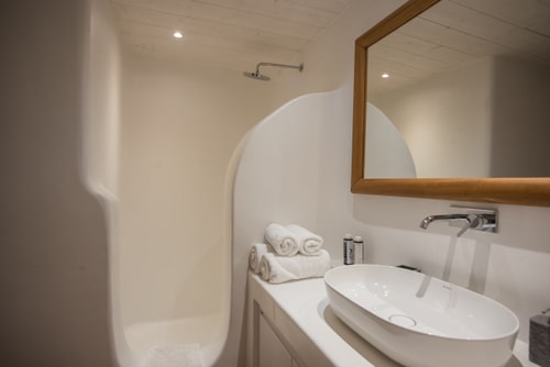 Luxury modern villa with swimming pool in Mykonos 31 My Villa Breaks