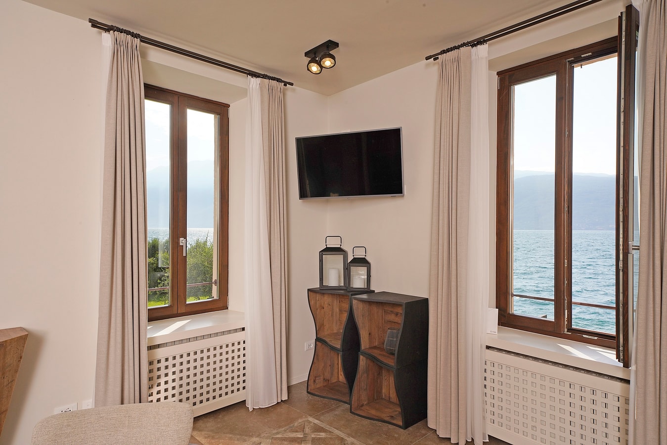 Villa Pamina - Lakeside villa with Jacuzzi and lake access 3 Italian Breaks