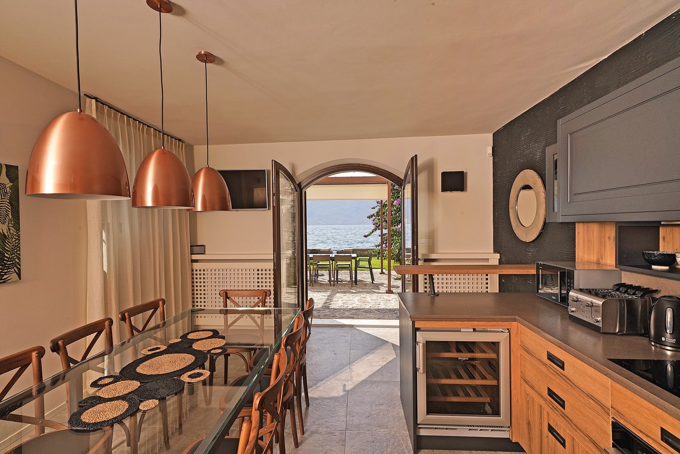 Villa Pamina - Lakeside villa with Jacuzzi and lake access 6 Italian Breaks
