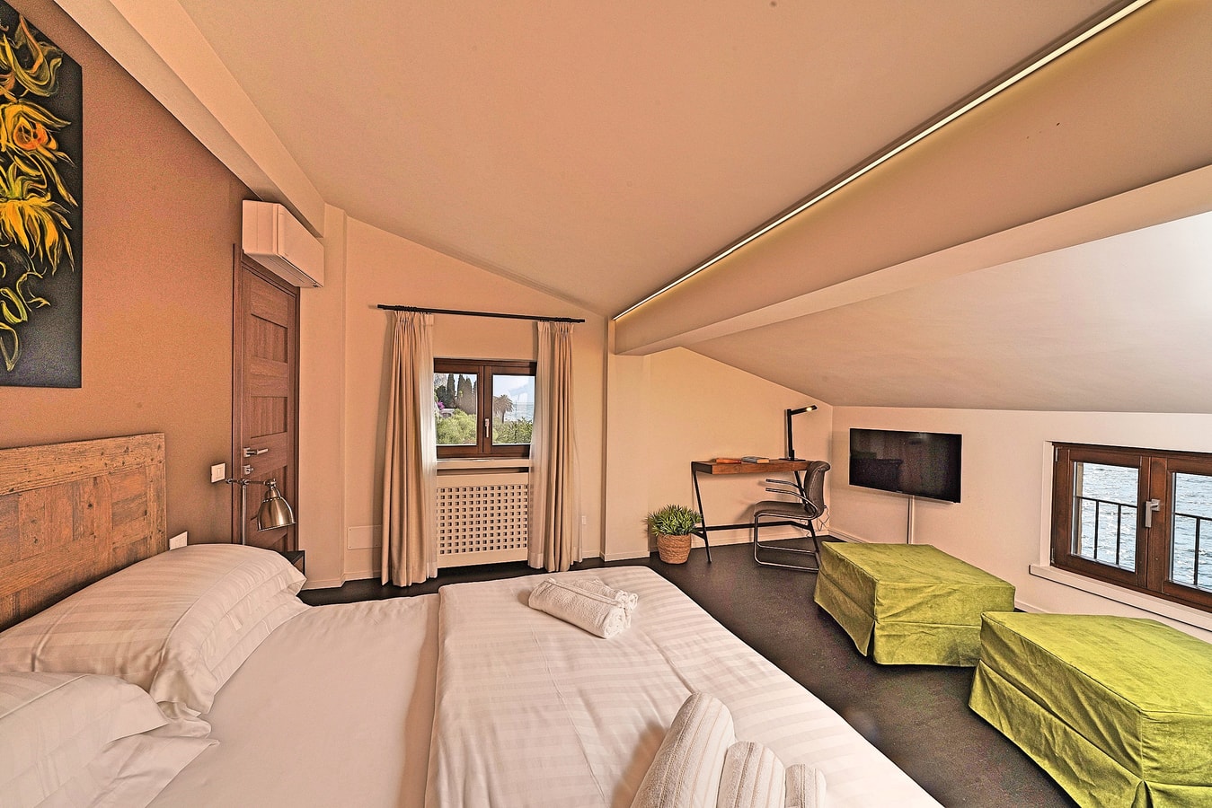 Villa Pamina - Lakeside villa with Jacuzzi and lake access 7 Italian Breaks